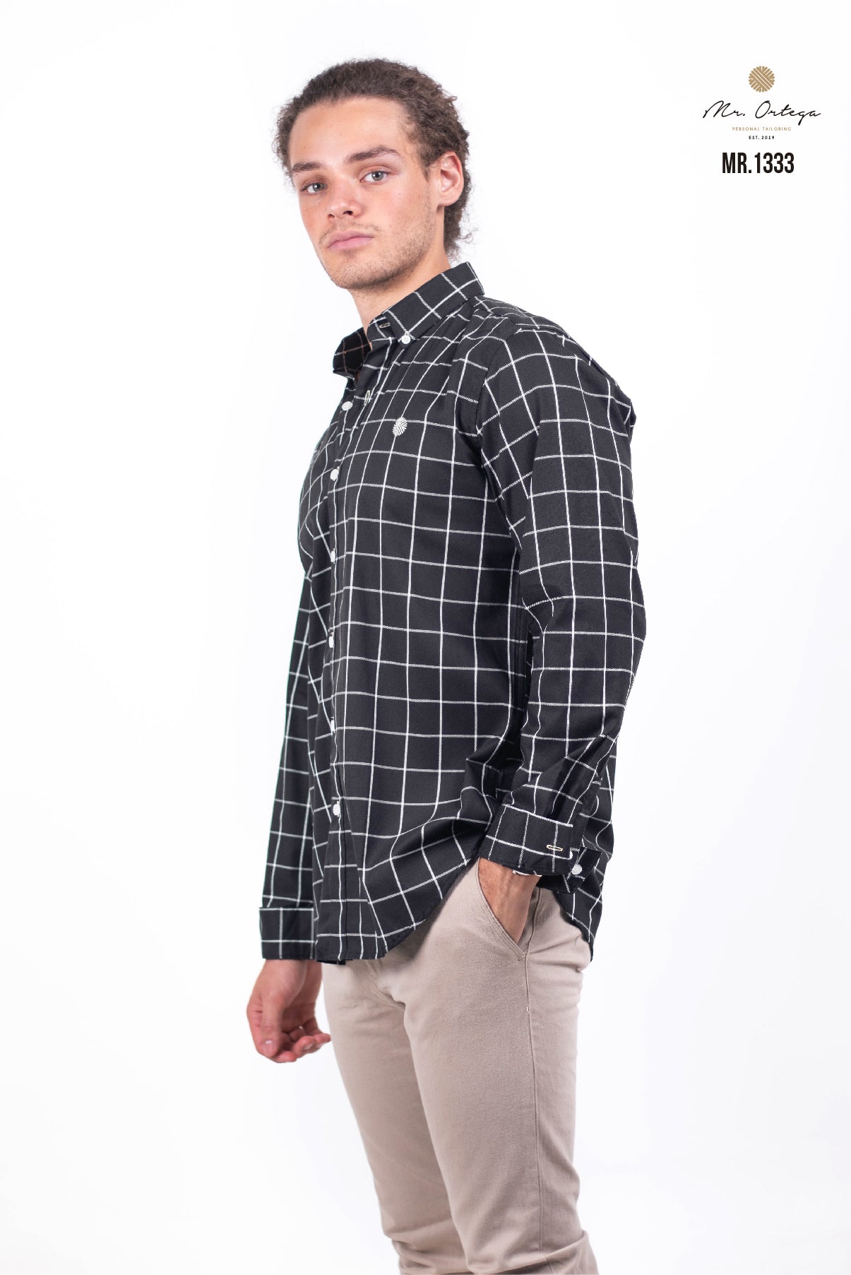 CAMISA NEGRA CUADROS BLANCOS