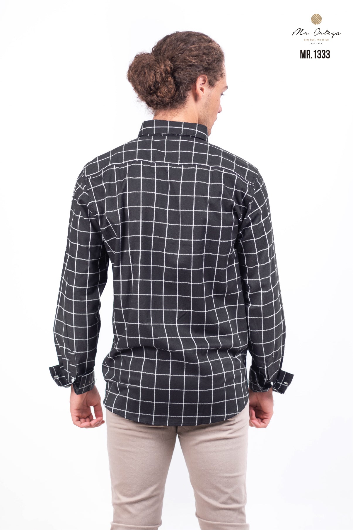 CAMISA NEGRA CUADROS BLANCOS