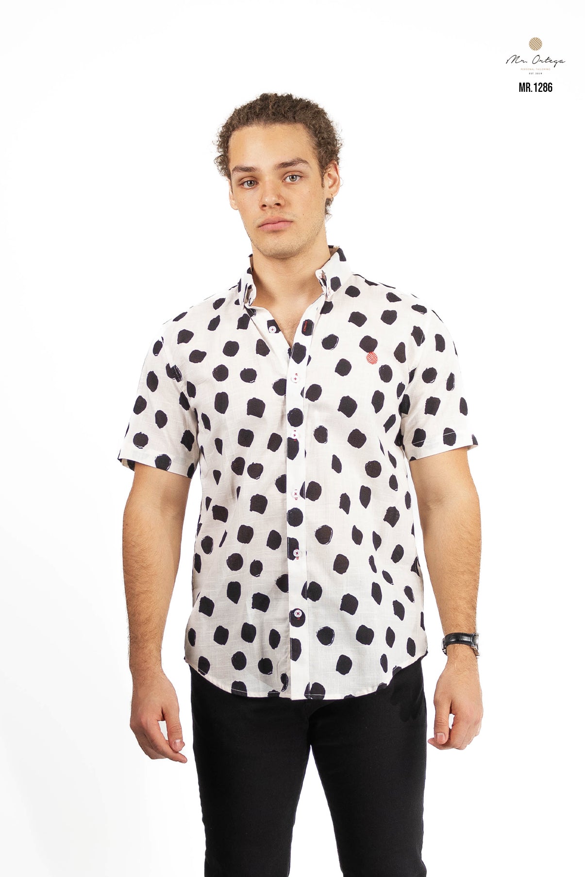 CAMISA BLANCA PUNTOS NEGROS