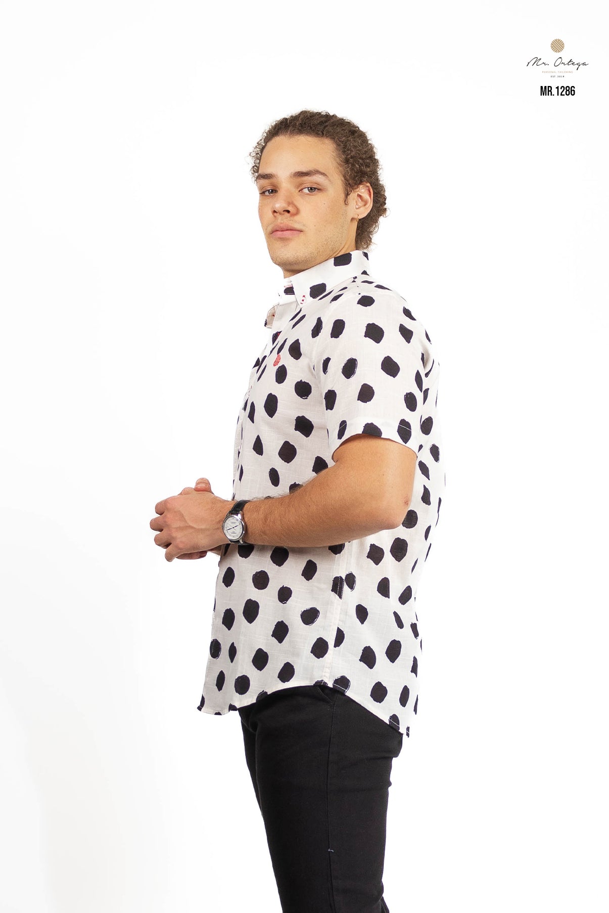 CAMISA BLANCA PUNTOS NEGROS