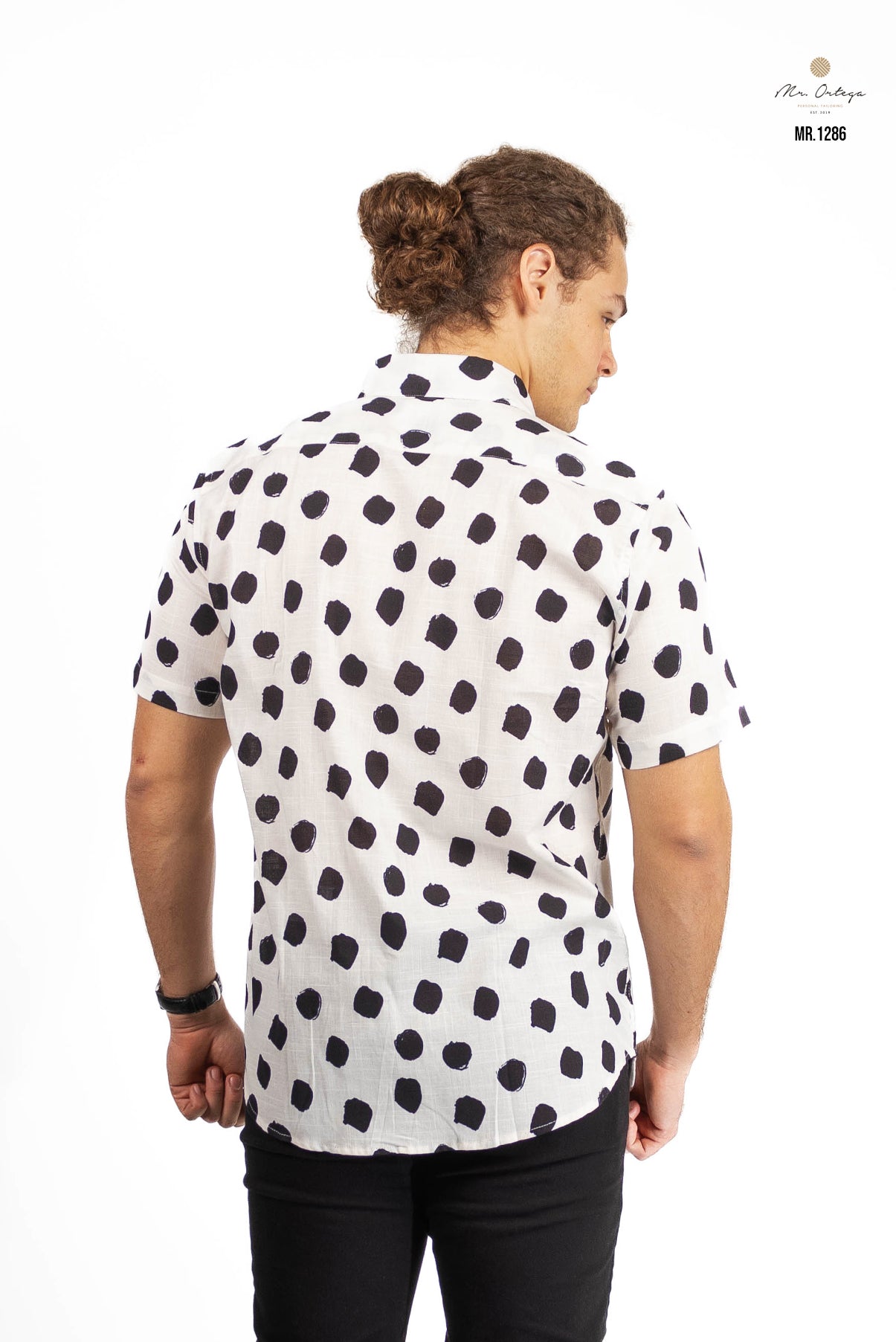 CAMISA BLANCA PUNTOS NEGROS