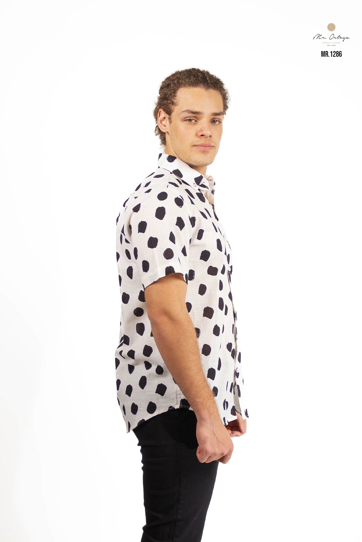 CAMISA BLANCA PUNTOS NEGROS
