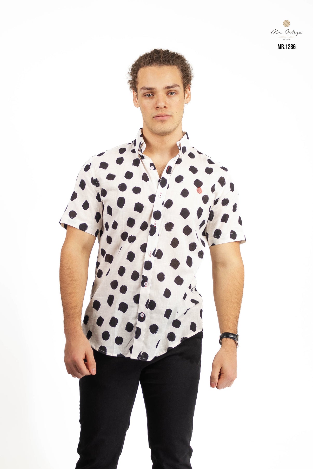 CAMISA BLANCA PUNTOS NEGROS