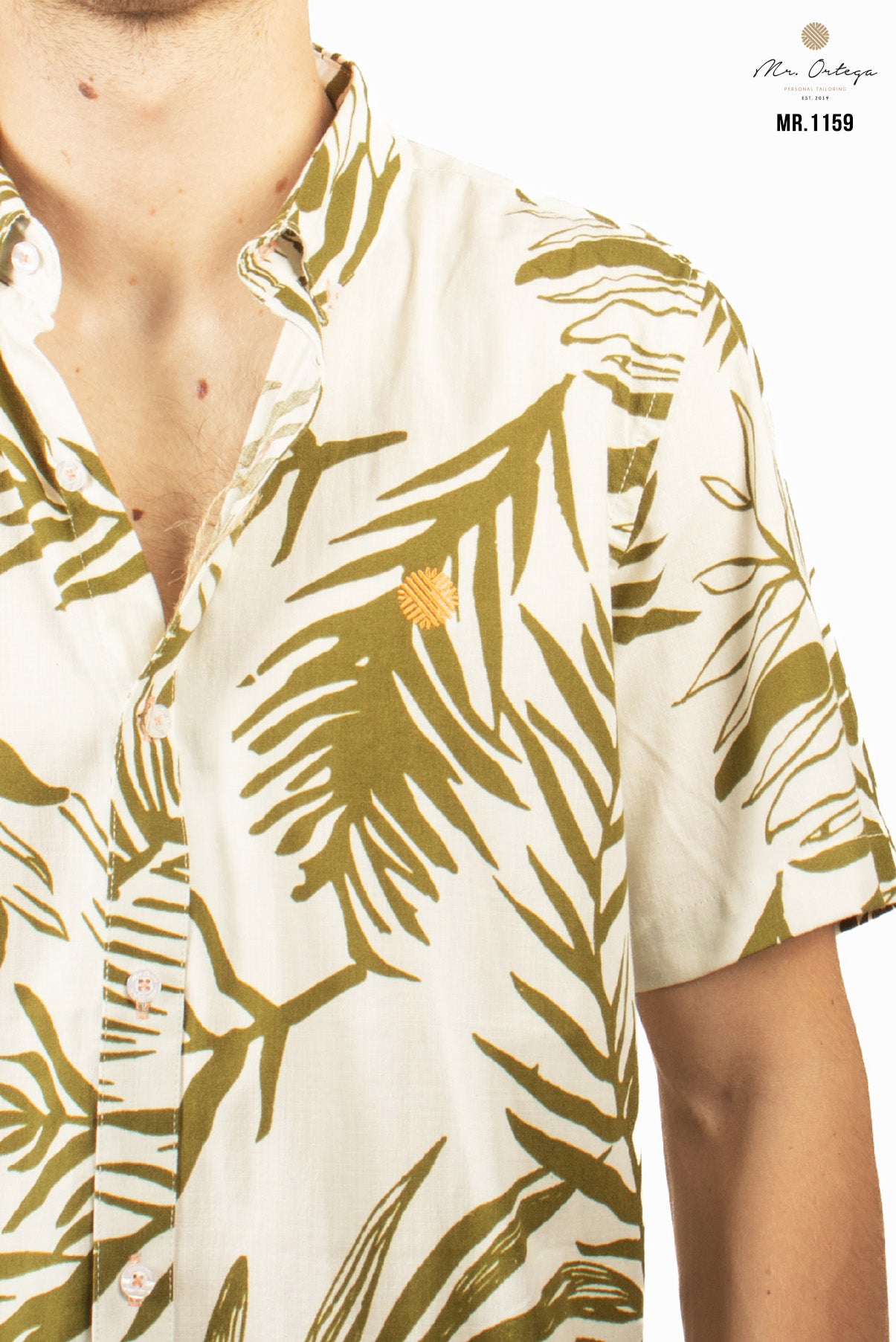 CAMISA BEIGE CLARO HOJAS VERDES