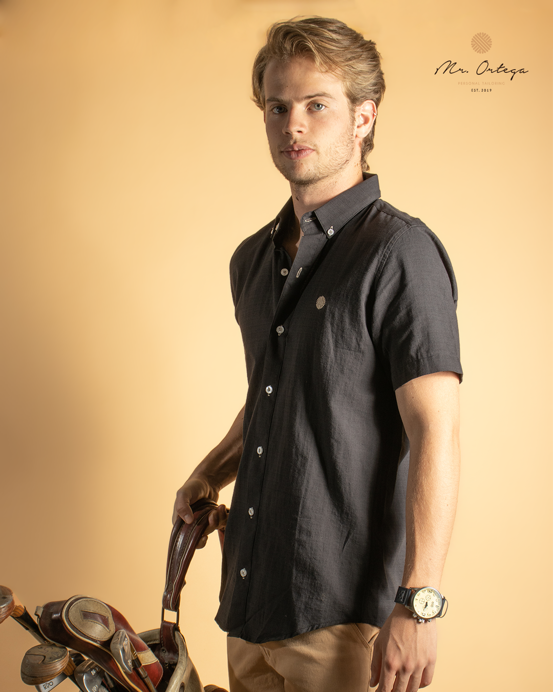 CAMISA NEGRA BORDADO BEIGE MANGA CORTA Mister Ortega
